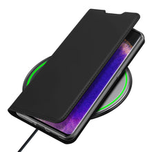 Заредете изображение във визуализатора на галерията – Dux Ducis Skin Pro case with a flip Oppo Find X5 black - TopMag
