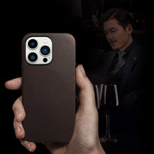 Заредете изображение във визуализатора на галерията – iCarer CH Leather case for iPhone 13 Pro leather case (MagSafe compatible) brown (ALI1209-CO) - TopMag
