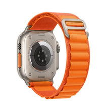 Заредете изображение във визуализатора на галерията – FORCELL F-DESIGN FA13 strap for Apple Watch 38/40/41mm orange
