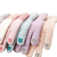 Заредете изображение във визуализатора на галерията – Women's winter telephone gloves with a snowman and a Christmas tree - beige

