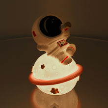 Заредете изображение във визуализатора на галерията – Night lamp L21 Astronaut
