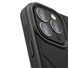 Заредете изображение във визуализатора на галерията – UNIQ etui Transforma iPhone 13 Pro / 13 6,1" czarny/ebony black MagSafe - TopMag
