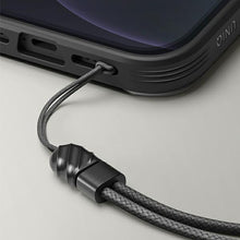 Заредете изображение във визуализатора на галерията – UNIQ etui Transforma iPhone 13 Pro / 13 6,1" czarny/ebony black MagSafe - TopMag
