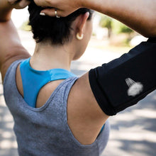 Заредете изображение във визуализатора на галерията – Elastic fabric armband armband for running fitness M green - TopMag
