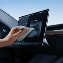 Заредете изображение във визуализатора на галерията – Baseus Auto-care screen cleaning cloths 2 pcs gray and brown (CRYH010019) - TopMag
