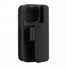 Заредете изображение във визуализатора на галерията – Decoded Detachable Wallet – MagSafe compatible protective leather case for iPhone 15 Pro (black)
