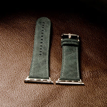 Заредете изображение във визуализатора на галерията – iCarer Leather Vintage Band Genuine Leather Strap for Watch 7 7/6 / 5/4/3/2 / SE (41/40 / 38mm) Green (RIW103-GN （38）) - TopMag
