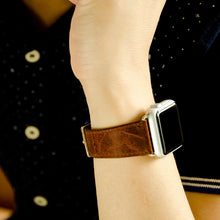 Заредете изображение във визуализатора на галерията – iCarer Leather Vintage Wristband Genuine Leather Watch Band Watch 7 7/6 / 5/4/3/2 / SE (41/40 / 38mm) Brown (RIW103-CO （38）) - TopMag
