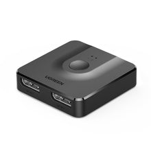 Заредете изображение във визуализатора на галерията – Ugreen CM430 signal splitter 2x DisplayPort (input) to 1x DisplayPort (output) 4K / 1080p switch black (60622) - TopMag
