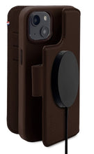 Заредете изображение във визуализатора на галерията – Decoded Detachable Wallet - MagSafe Compatible Leather Protective Case for iPhone 14 Plus (brown)
