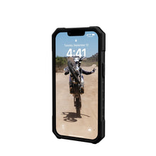 Заредете изображение във визуализатора на галерията – ( uag ) urban armor geat pathfinder за iphone 13 / 14 compatible with magsafe green - TopMag

