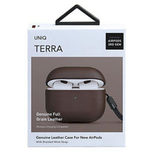 Заредете изображение във визуализатора на галерията – UNIQ etui Terra AirPods 3 gen. Genuine Leather brązowy/brown
