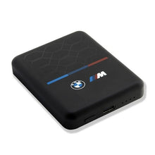 Заредете изображение във визуализатора на галерията – Original Power Bank - BMW BMPBMS5K22PGVK  5000mAh 15W with induction charging M Collection MagSafe + Cable - Black

