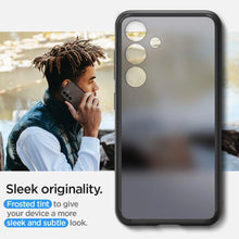 Заредете изображение във визуализатора на галерията – Spigen Ultra Hybrid case for Samsung Galaxy S24 - transparent and black
