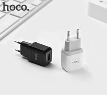 Заредете изображение във визуализатора на галерията – Зарядно Hoco travel + кабел lightning 2,4a c22a черен - TopMag
