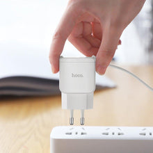 Заредете изображение във визуализатора на галерията – Зарядно Hoco travel 2xUSB порта + кабел Lightning 8-pin c59 2,1a бял - TopMag
