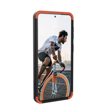 Заредете изображение във визуализатора на галерията – ( UAG ) Urban Armor Gear case Civilian for SAMSUNG S21 olive
