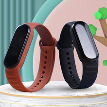 Заредете изображение във визуализатора на галерията – Replacement TPU leather band strap for Xiaomi Mi Band 6 / Mi Band 5 brown
