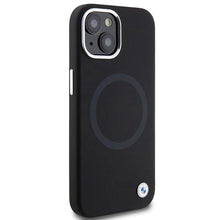 Заредете изображение във визуализатора на галерията – BMW Signature Liquid Silicone MagSafe case for iPhone 15 - black
