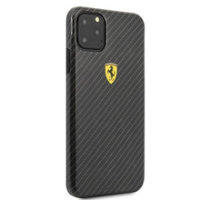 Заредете изображение във визуализатора на галерията – Ferrari Hardcase FESPCHCN65CBBK iPhone 11 Pro Max black/black On Track Carbon Effect
