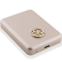 Заредете изображение във визуализатора на галерията – Guess MagSafe 4G Strassed Metal Logo induction power bank 15W 5000mAh - gold
