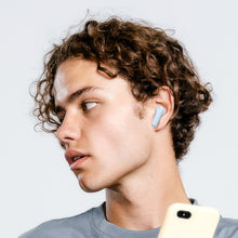 Заредете изображение във визуализатора на галерията – Borofone TWS Bluetooth Earphones BW51 Solid White
