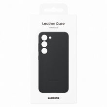Заредете изображение във визуализатора на галерията – Samsung Leather Cover case for Samsung Galaxy S23 case made of genuine leather black (EF-VS911LBEGWW)
