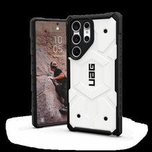 Заредете изображение във визуализатора на галерията – UAG Pathfinder - protective case for Samsung Galaxy S23 Ultra 5G (white)

