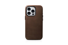 Заредете изображение във визуализатора на галерията – MagSafe-compatible leather case for iPhone 15 Pro Max iCarer Oil Wax Premium Leather - brown
