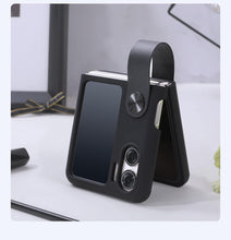 Заредете изображение във визуализатора на галерията – Nillkin Flex Flip Finger Strap Silicone Case for Oppo Find N2 Flip black
