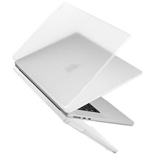 Заредете изображение във визуализатора на галерията – Uniq case Claro MacBook Air 13 (2022) transparent/dove matte clear
