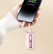 Заредете изображение във визуализатора на галерията – Joyroom powerbank 10000mAh Colorful Series 22.5W with 2 built-in USB C and Lightning cables pink (JR-L012)
