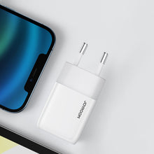 Заредете изображение във визуализатора на галерията – Joyroom USB wall charger 2,1 A white (L-1A101)
