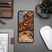 Заредете изображение във визуализатора на галерията – Wood and resin case for Samsung Galaxy S23 Bewood Unique Orange - orange and black
