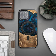 Заредете изображение във визуализатора на галерията – Wood and Resin Case for iPhone 13 Pro Max MagSafe Bewood Unique Neptune - Navy Black
