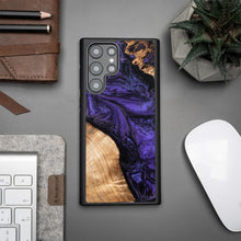 Заредете изображение във визуализатора на галерията – Wood and Resin Case for Samsung Galaxy S22 Ultra Bewood Unique Violet - Purple and Black
