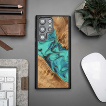 Заредете изображение във визуализатора на галерията – Wood and Resin Case for Samsung Galaxy S23 Ultra Bewood Unique Turquoise - Turquoise Black
