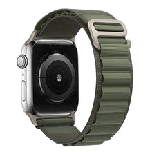 Заредете изображение във визуализатора на галерията – Nylon loop for Apple Watch 42/44/45/49 design 2 green
