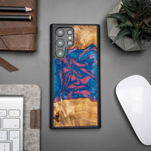Заредете изображение във визуализатора на галерията – Wood and resin case for Samsung Galaxy S22 Ultra Bewood Unique Vegas - pink and blue

