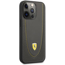 Заредете изображение във визуализатора на галерията – Ferrari FEHCP13LRGOG iPhone 13 Pro / 13 6.1" black/black hardcase Leather Curved Line
