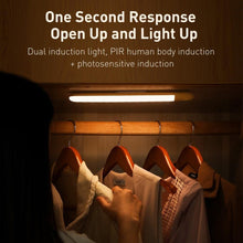 Заредете изображение във визуализатора на галерията – Baseus sunshine series human body induction wardrobe light (natural light) dgsun-ya02 - TopMag
