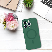 Заредете изображение във визуализатора на галерията – TEL PROTECT MagSilicone Case for Iphone 15 Plus Green
