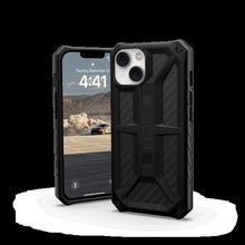 Заредете изображение във визуализатора на галерията – UAG Monarch - protective case for iPhone 14 Plus (carbon fiber)
