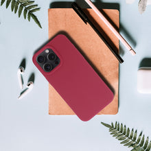 Заредете изображение във визуализатора на галерията – Silicone Lite Case for Iphone 15 Pro Max burgundy
