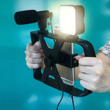 Заредете изображение във визуализатора на галерията – Combo selfie with tripod for live broadcast with LED flash and micro and remote control TL-49T
