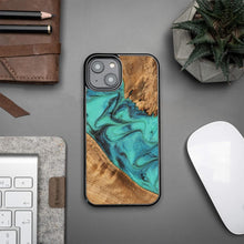 Заредете изображение във визуализатора на галерията – Wood and resin case for iPhone 15 Plus Bewood Unique Turquoise - turquoise and black
