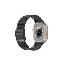 Заредете изображение във визуализатора на галерията – Amazing Thing Band Titan Steel Band TSE49BK for Apple Watch 49/45 black
