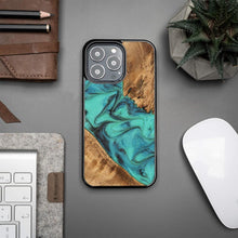 Заредете изображение във визуализатора на галерията – Bewood Unique Turquoise iPhone 13 Pro Wood and Resin Case - Turquoise Black

