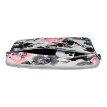 Заредете изображение във визуализатора на галерията – Wonder Sleeve Laptop 17 inches peonies
