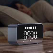 Заредете изображение във визуализатора на галерията – Dudao Y17 Bluetooth watch / speaker - silver
